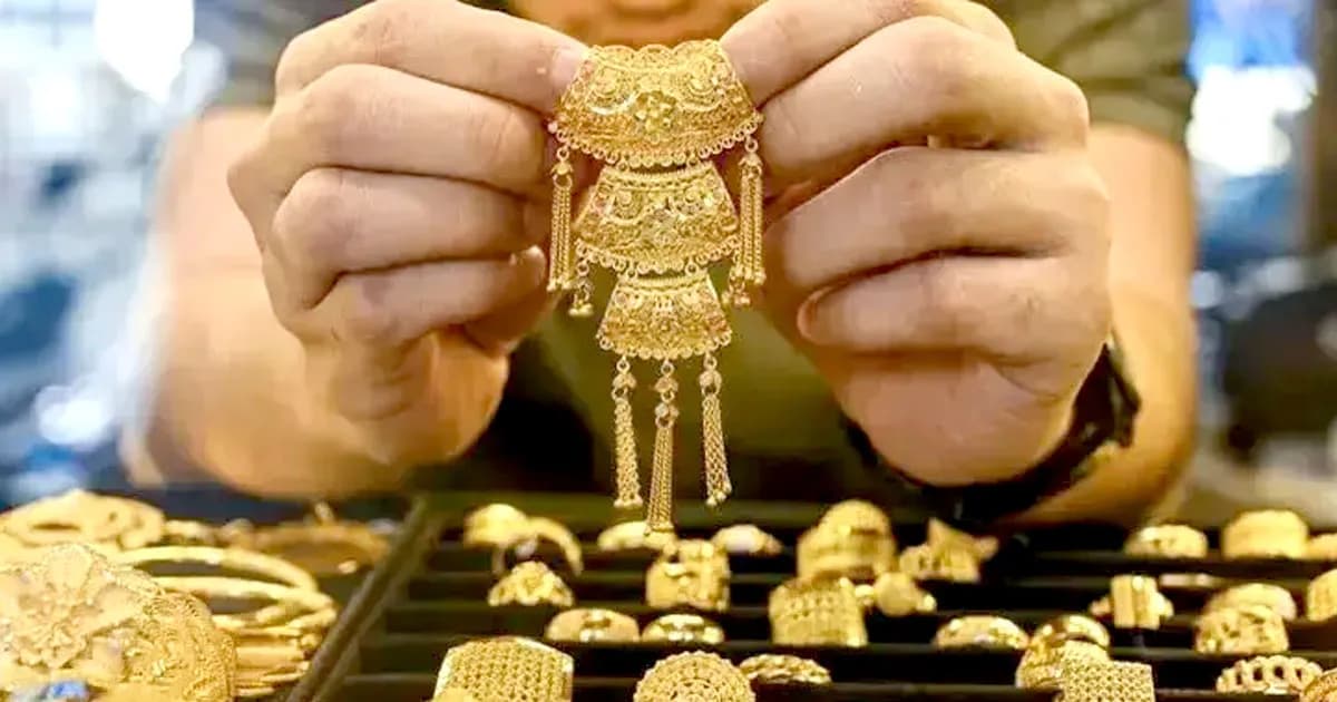 বিশ্ববাজারে স্বর্ণের দামে হঠাৎ পতন, বর্তমান দাম কত?