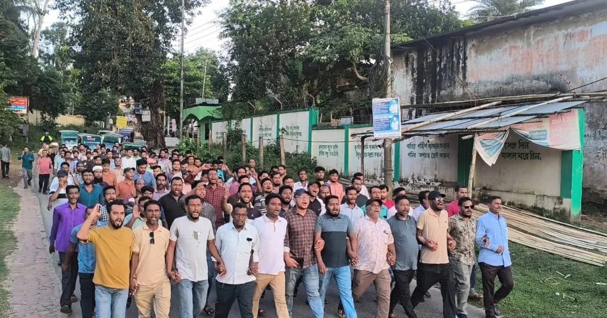নৈরাজ্যের অভিযোগে রামগড়ে যুবদল-ছাত্রদলের বিক্ষোভ