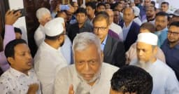 ভোলায় তিন উপদেষ্টাকে অবরুদ্ধ করলেন স্থানীয়রা