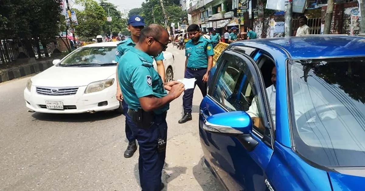রাজধানীতে ট্রাফিক আইন লঙ্ঘনে ডিএমপির ১৯২৫ মামলা