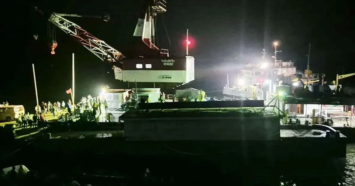ঘটনাস্থলে উদ্ধারকারী জাহাজ ‘হামজা’, শুরু হয়েছে উদ্ধার অভিযান