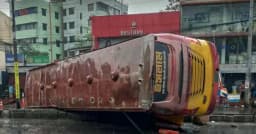 রাজধানীতে এক বাসে অন্য বাসের ধাক্কা, নিহত ৪
