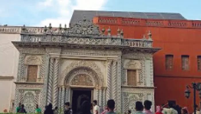 পর্যটকদের পদচারণায় মুখর সোনারগাঁও জাদুঘর