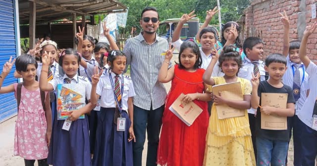আগামী প্রজন্মের হাতে প্রযুক্তির আলো তুলে দিতে চান তরুণ উদ্যোক্তা সৌরভ বিশ্বাস