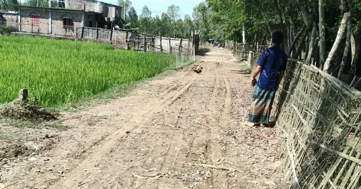 শত বছরেও পাকা হয়নি সড়ক, দুর্ভোগে পেকুয়ার হাজারো মানুষ