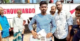 পদ্মায় বাসডুবি : ২ মিনিট আগে নেমে প্রাণে বাঁচলেন কালাম