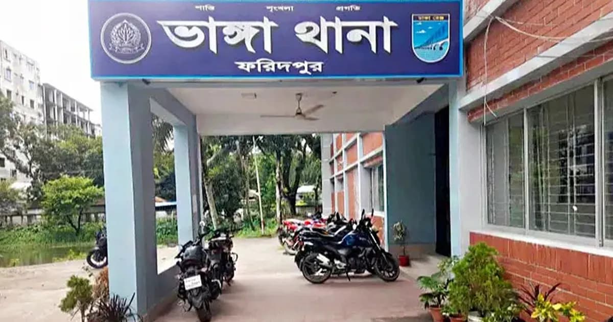 ভাঙ্গায় বিকল ট্রাক মেরামতের সময় বাসচাপায় বাবা-ছেলে মৃত্যু