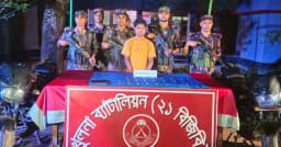 শার্শার সীমান্তে ৩ কেজি ৪৩৮ গ্রাম স্বর্ণেরবারসহ পাচারকারী আটক