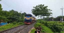 রাবি শিক্ষার্থীকে মারধর : ৮ ঘণ্টা পর স্বাভাবিক রেল চলাচল