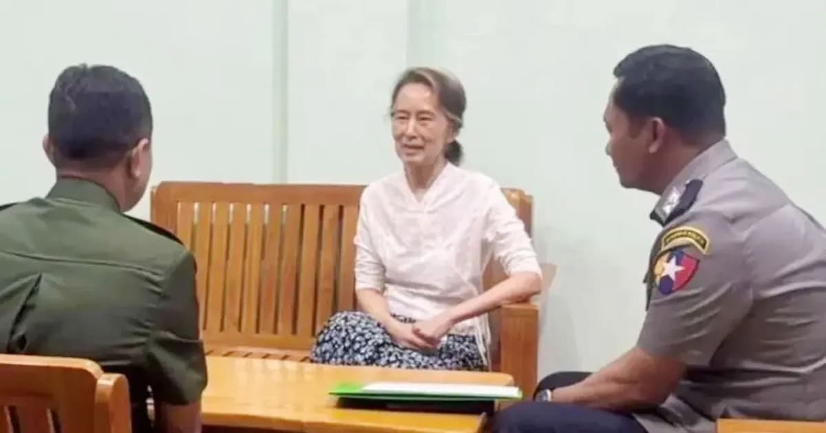 কারাবন্দি থেকে এবার গৃহবন্দি হলেন অং সান সু চি