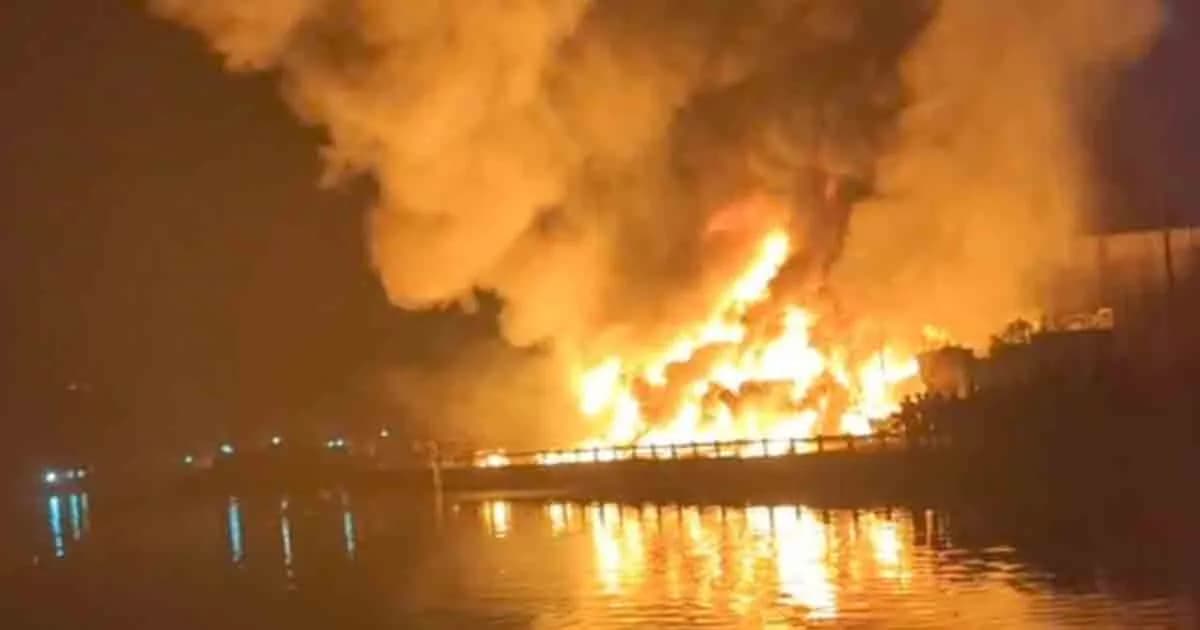 চট্টগ্রামে ঝুটের গুদামে আগুন, নিয়ন্ত্রণে ৪টি ইউনিট