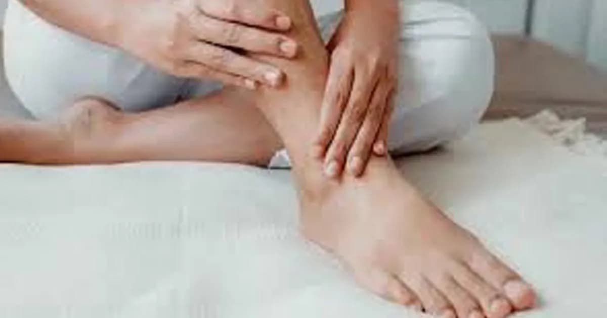 পায়ে ঝিঁঝি ধরছে, জেনে নিন কারণ ও প্রতিকার