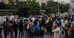 মহাখালীতে সড়ক অবরোধ, যান চলাচল বন্ধ