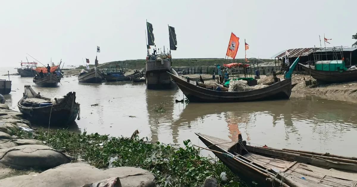 ২২ দিনের নিষেধাজ্ঞায় দিশেহারা জেলেরা, ভিজিএফ নিয়ে ক্ষোভ
