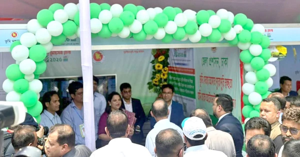 খাস জমি দখলকারীদের বিরুদ্ধে কঠোর হতে ঢাকার ডিসিকে প্রধানমন্ত্রীর নির্দেশ