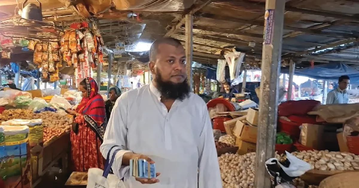 ছেঁড়া টাকার ব্যবসায়ী সায়িম শেখের জীবনসংগ্রাম