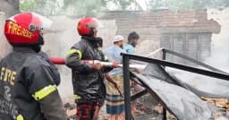 বগুড়ার শেরপুরে লাচ্চা সেমাই কারখানায় আগুন, ক্ষয়ক্ষতি প্রায় ১০ লাখ টাকা