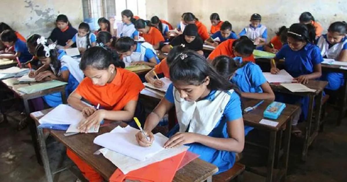 স্কুলে শুরু হচ্ছে ‘ভর্তিযুদ্ধ’, বাড়ছে কোচিং বাণিজ্যের আশঙ্কা