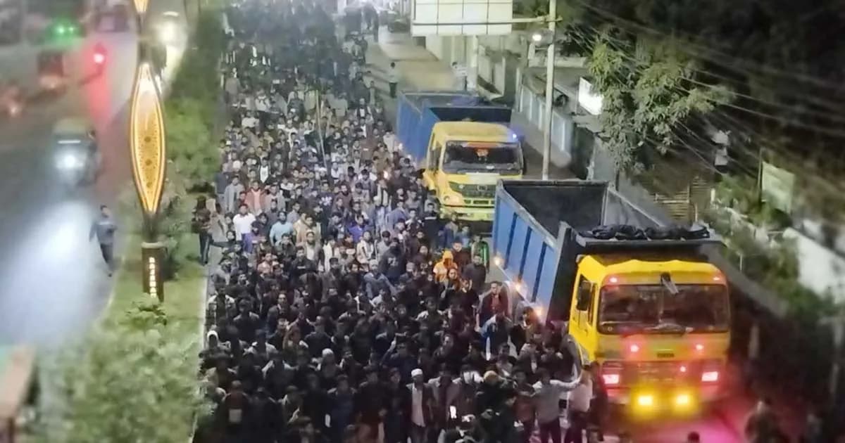 হাদি হত্যার বিচারের দাবিতে উত্তাল রাজশাহী বিশ্ববিদ্যালয়