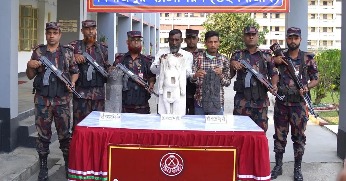 দিনাজপুরে বিজিবির অভিযানে দুষ্প্রাপ্য ৩টি মূর্তি উদ্ধার