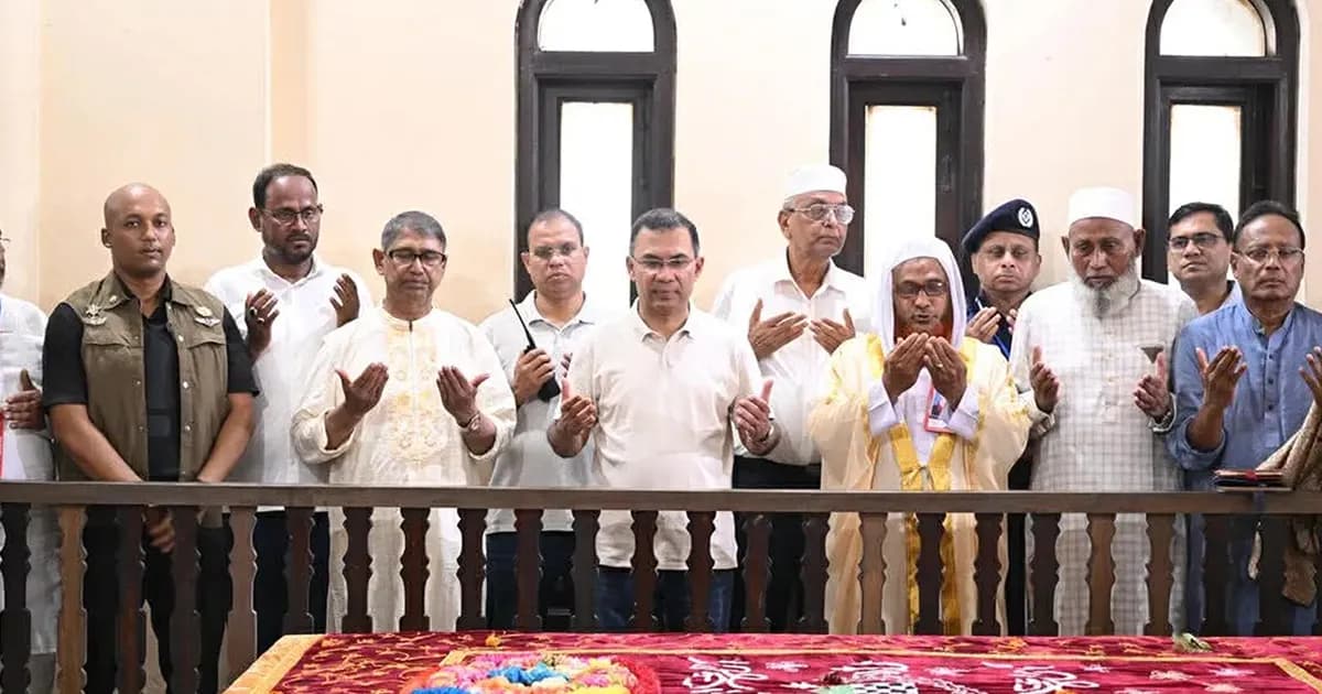 মাওলানা ভাসানীর মাজার জিয়ারত করলেন প্রধানমন্ত্রী