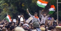 মোদিবিরোধী ক্ষোভে উত্তাল ভারত, রাজপথে নেমেছে তরুণ প্রজন্ম
