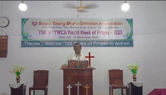 বগুড়া খ্রিস্টান মণ্ডলীতে উপাসনা পরিচালনা করেন অধ্যক্ষ রবার্ট রবিন মারান্ডী