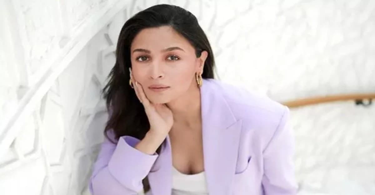 ক্যামেরার সামনে ফিরলেন আলিয়া ভাট