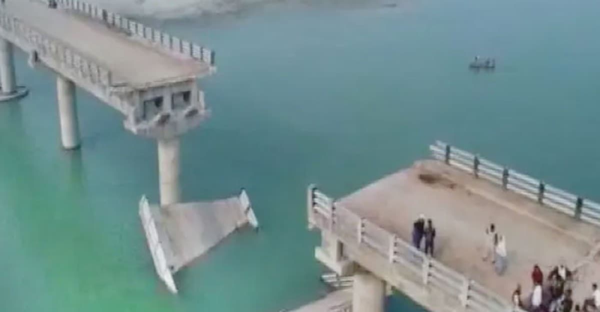 উদ্বোধনের আগেই ধসে পড়েছে সেতু