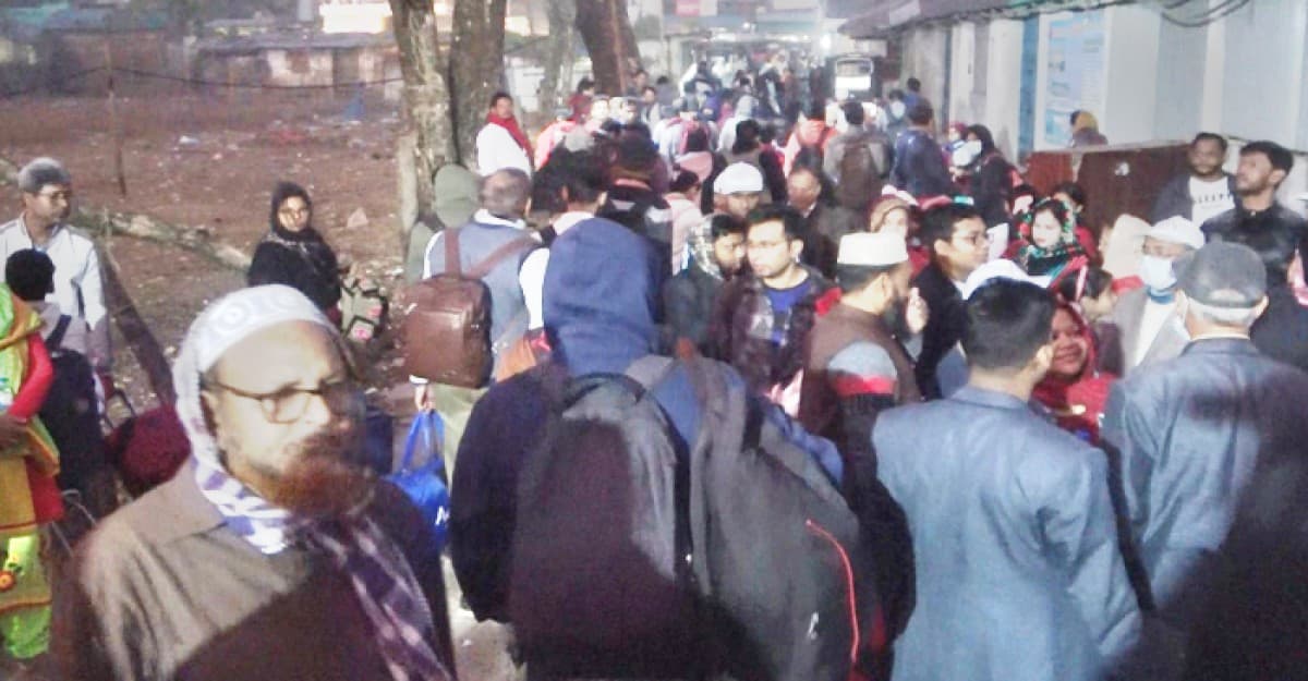 দীর্ঘ ১১ ঘন্টা গভীর সমুদ্রে আটকে ছিল ১৩০০ পর্যটক