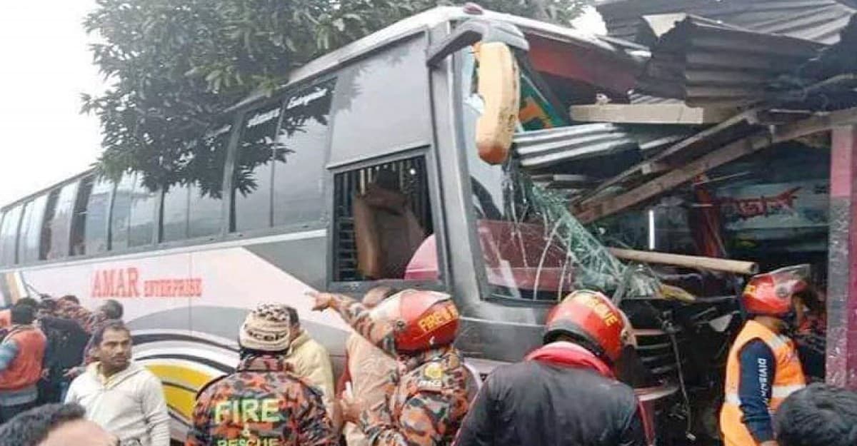 কুড়িগ্রামে বাসের ধাক্কায় প্রাণ গেল দুজনের