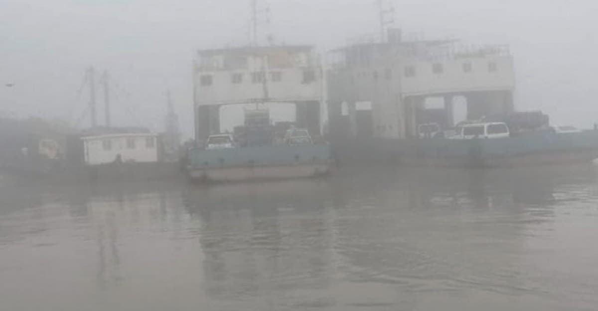 দৌলতদিয়া-পাটুরিয়া রুটে ফেরি চলাচল বন্ধ
