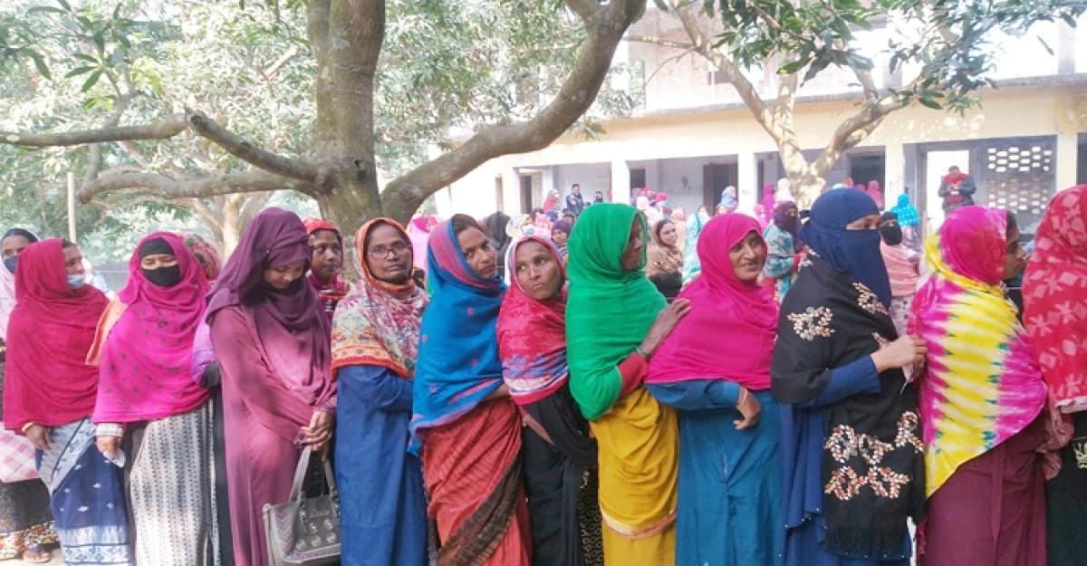আনন্দ উল্লাসে চলছে রাজশাহীর বাঘা পৌরসভা নির্বাচনের ভোট গ্রহণ