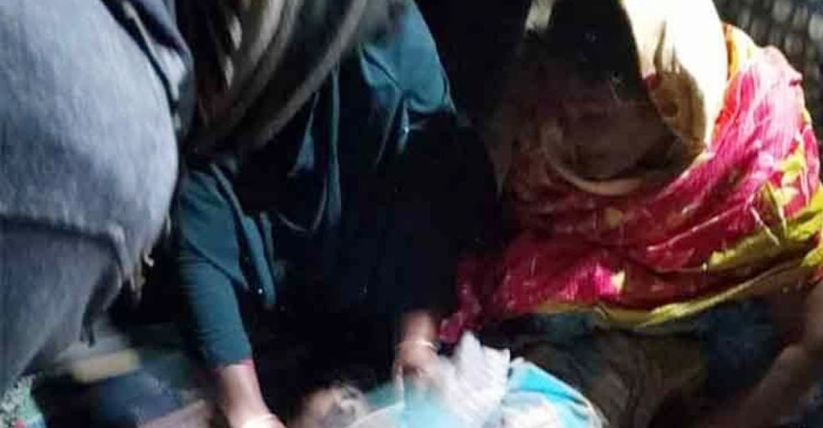 নড়াইলে নৌকাডুবিতে প্রাণ গেল মা-ছেলের