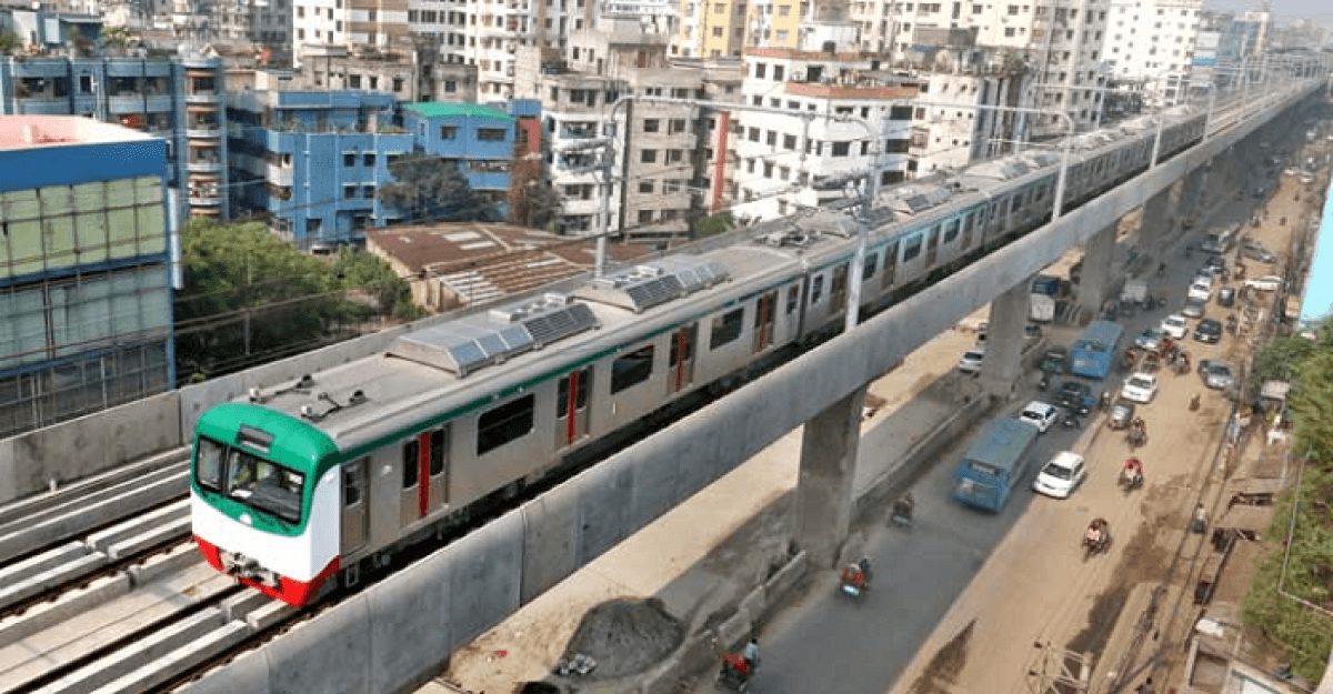 বৈদ্যুতিক তারে ফানুস পড়ায় মেট্রোরেল চলাচল বন্ধ