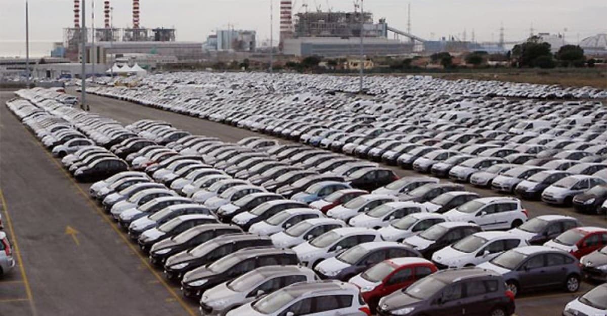 ডলার সংকট তবুও গাড়ি আমদানিতে রেকর্ড