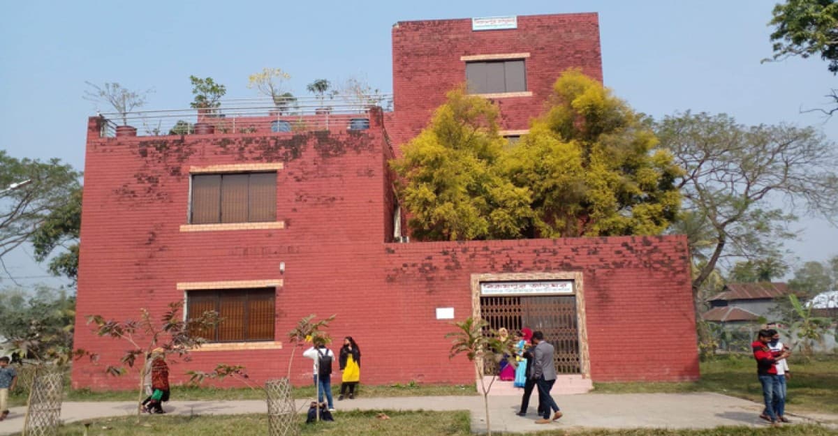 ঐতিহ্যের স্মারক বহন করছে ‘বিক্রমপুর জাদুঘর’