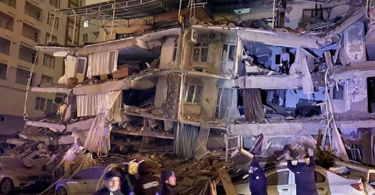 তুরস্কে ভূমিকম্পে প্রাণ গেল ১৬০ জনের