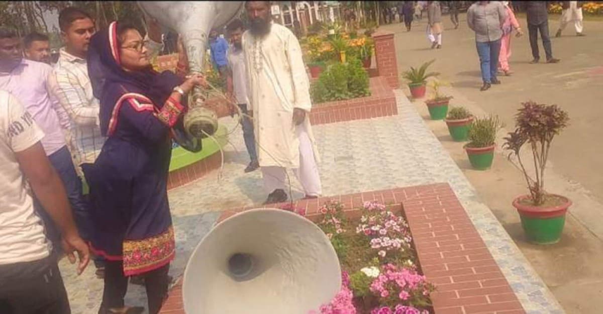 পবিপ্রবিতে আন্দোলনরত কর্মকর্তা-কর্মচারীদের উপর হামলা