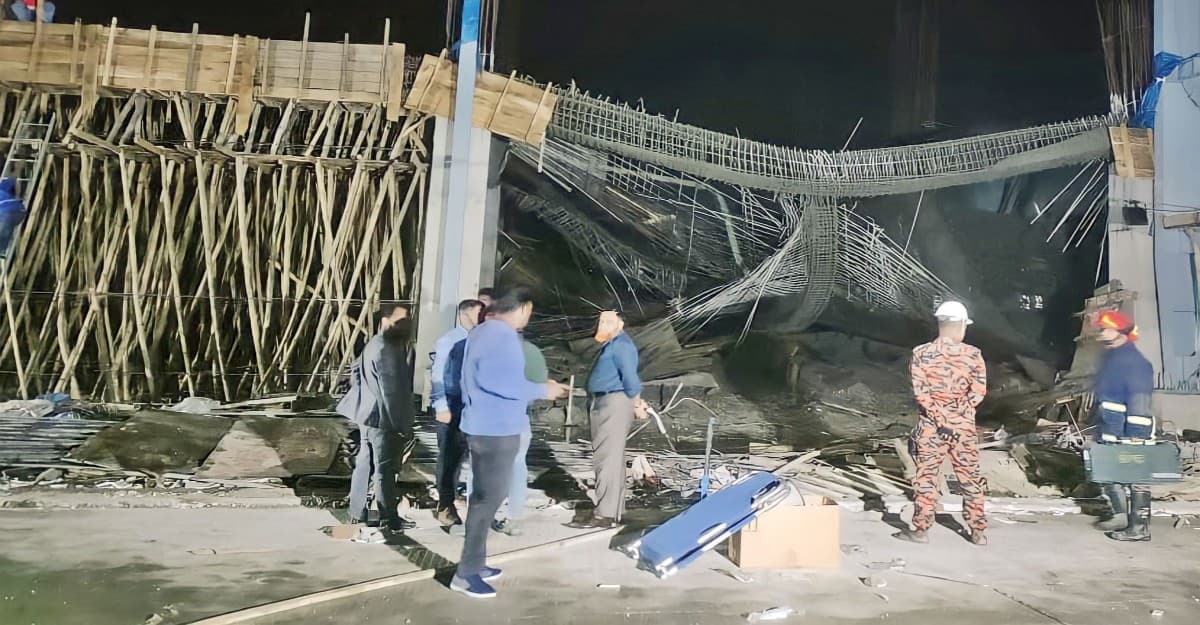 ভবনের ছাদ ধসে প্রাণ গেল ২ জনের