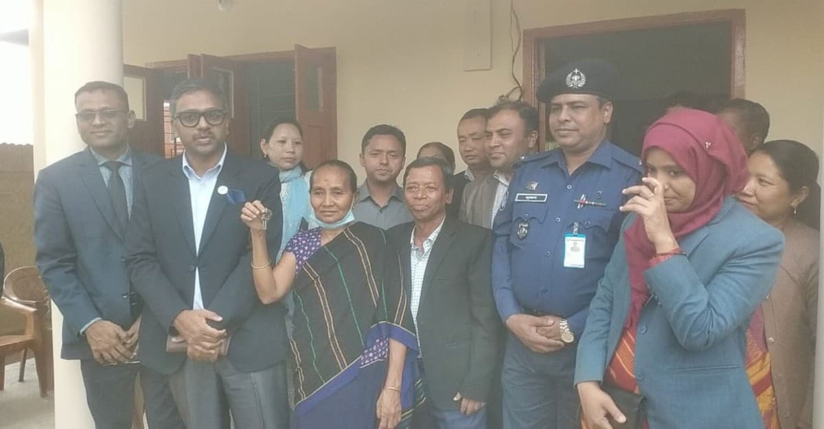 সাফজয়ী ফুটবলার রুপনা চাকমার ঘর হস্তান্তর