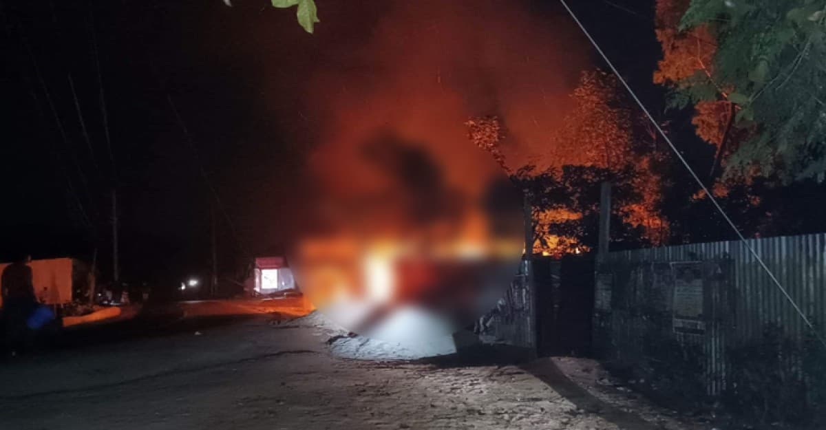 শ্রীনগরে অগ্নিকান্ডে কাগজের বক্স তৈরীর কারখানা পুড়ে ছাই