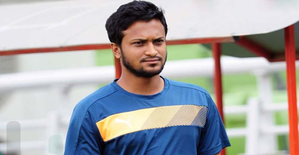 দেশে ফিরলেন সাকিব