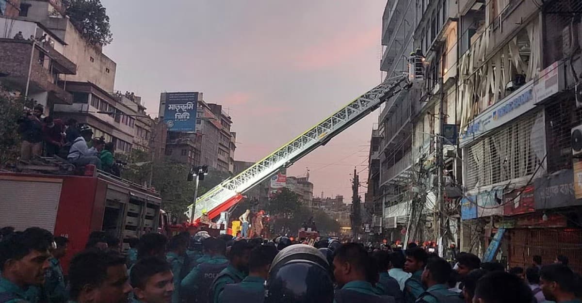 ফুলবাড়িয়ায় বিস্ফোরণ: ব্র্যাক ব্যাংকের বেশ কয়েকজন কর্মকর্তা আহত