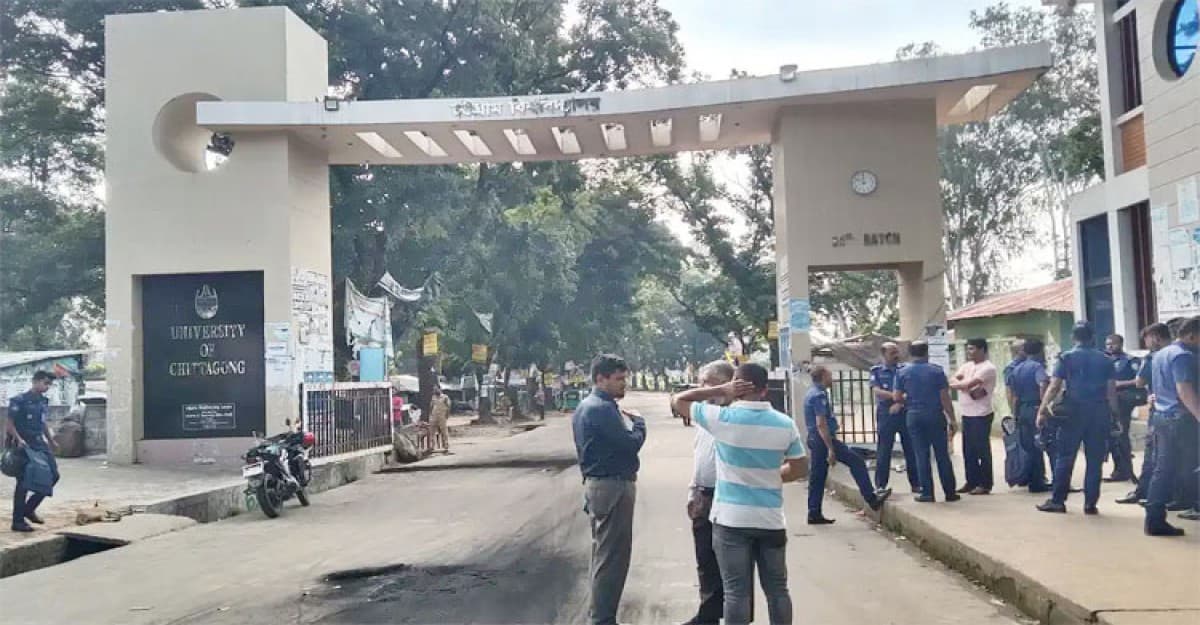 চবি প্রক্টরসহ ১৭ জনের পদত্যাগ