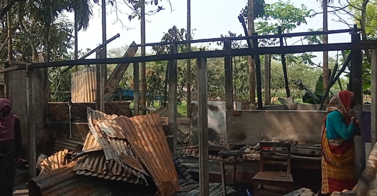 ডিমলায় গোয়াল ঘরে আগুন, গরু-ছাগল পুড়ে ছাই