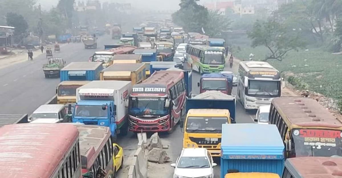 ঢাকা-চট্টগ্রাম মহাসড়কে তীব্র যানজট