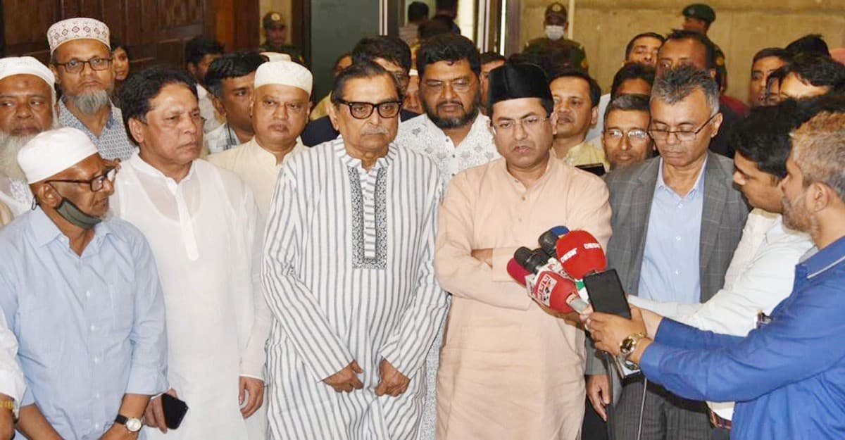 চৌকি বসিয়ে ব্যবসা শুরু করতে পারবেন ব্যবসায়ীরা