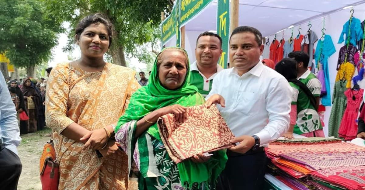 ঈশ্বরগঞ্জে ফ্রি ঈদ উপহার দিচ্ছে মুক্তির বন্ধন ফাউন্ডেশন