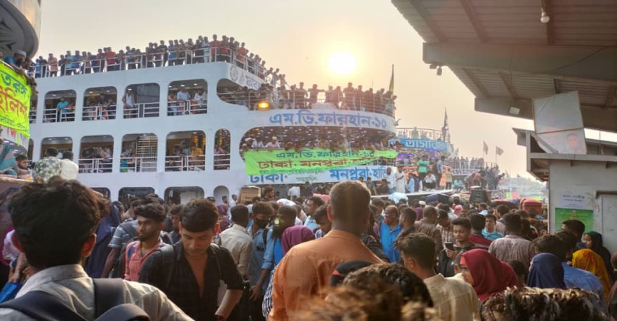 সদরঘাটে ঘরমুখো যাত্রীদের ঢল